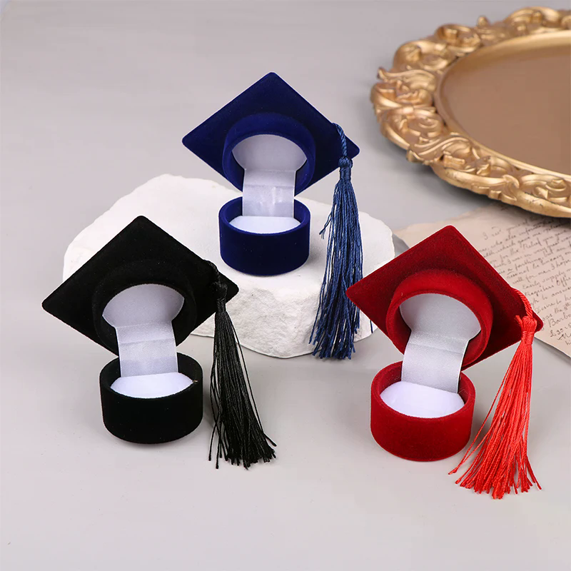 Creative Doctoral Hat Shape Ri - Body Jewelry Display recensione e prezzo
