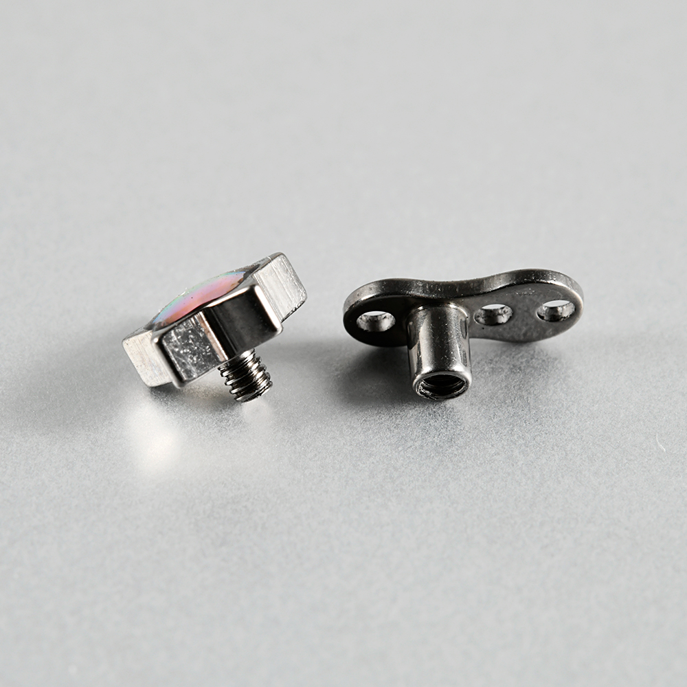 1PC Titanium Flash Film&Opal M - Body Jewelry Dermal recensione e prezzo