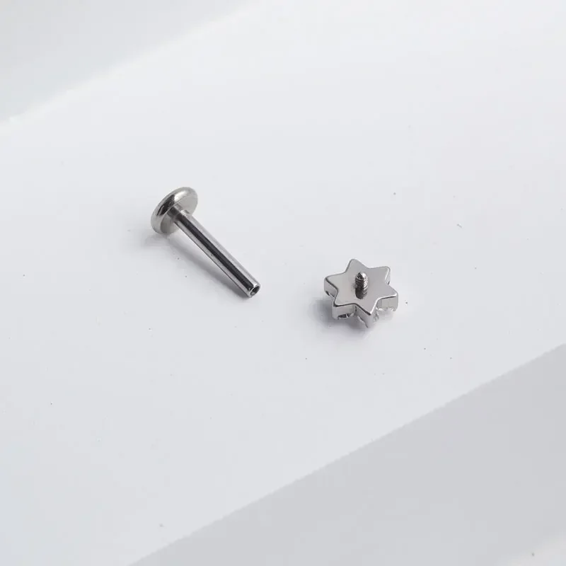 ASTM F136 Titanium Flower Pier - Zoor Body Jewelry recensione e prezzo