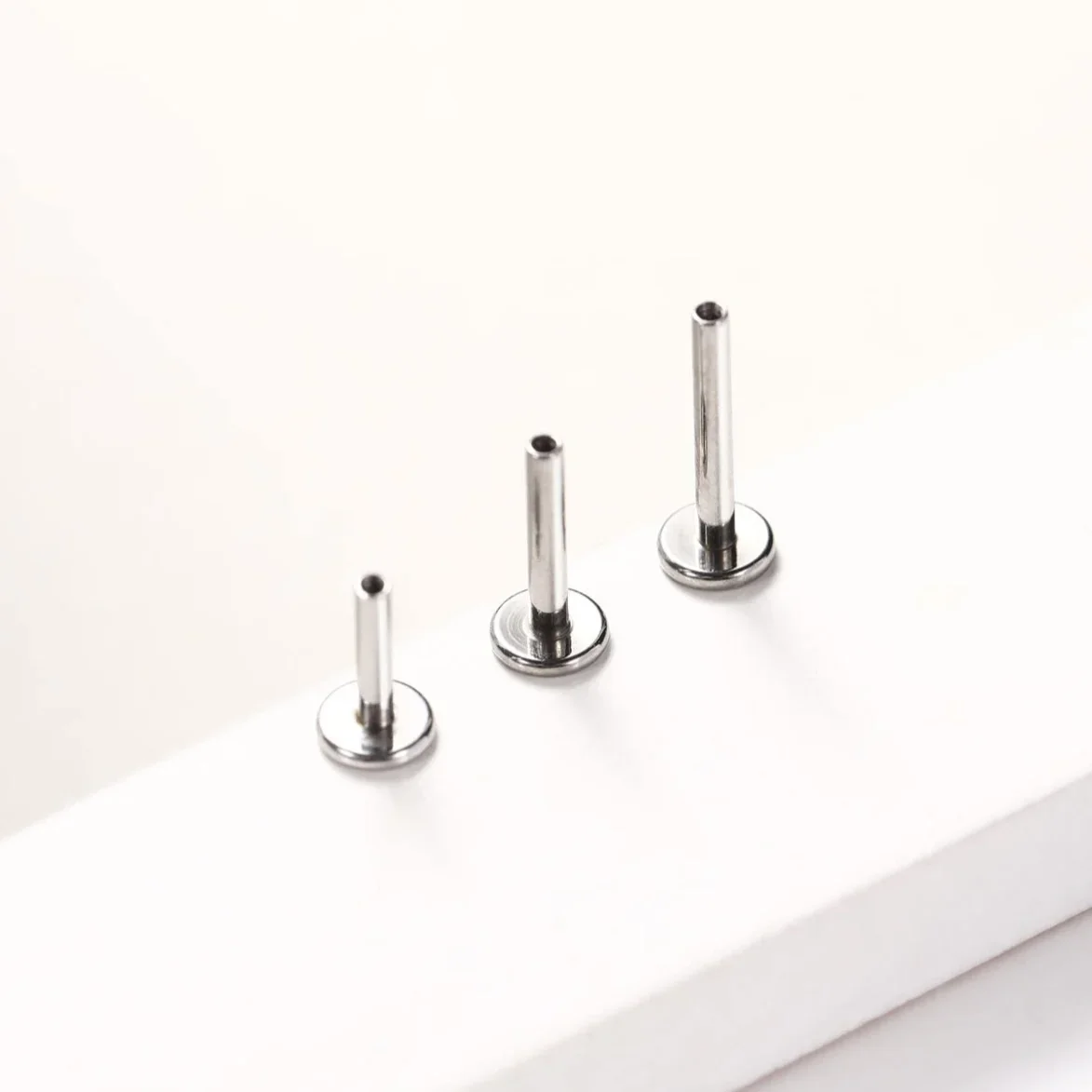 10PCS G23 Titanium Labret 16G  - Nipple Bar Curved recensione e prezzo